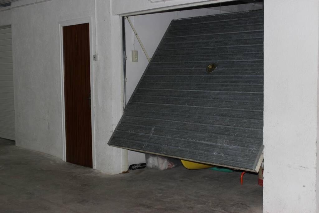 Luxury 4 Bed Apartment On Coastal Footpath At Cap Ras يانكا المظهر الخارجي الصورة